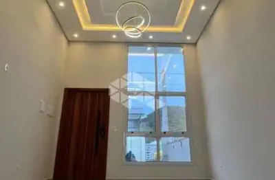 Casa nova sozinha no terreno, com 3 quartos sendo 1 suíte! vaga coberta 2 carros!