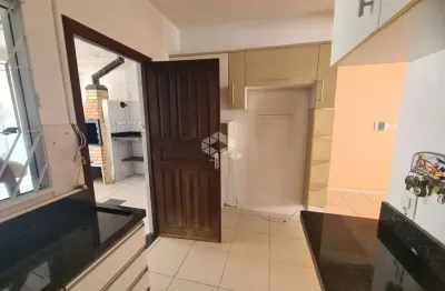 Casa ampla com 2 quarto mais 2 vagas de garagem e churrasqueira em são josé/sc