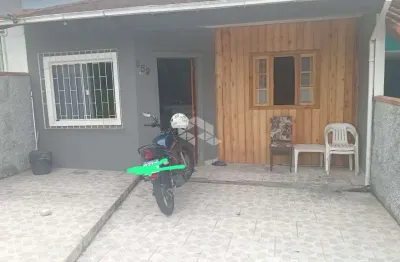 Casa com 3 quartos 76m² e salas integradas com churrasqueira em sao josé/sc