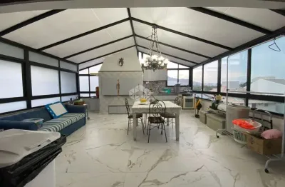 Casa residencial de alto padrão com 357,13 m² em terreno de 521,94 m² no João Paulo