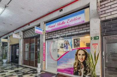 Excelente loja, 3 pavimentos, ótima localização, com salão de beleza montado.