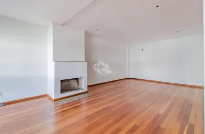 Duplex. 3 dormitórios , lareira, sacadão, churrasqueira. pátio, garagem 3 vagas. depósito.