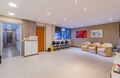 Preço baixo: conjunto de 03 salas com ampla sala de recepção e 03 vagas estacionamento.