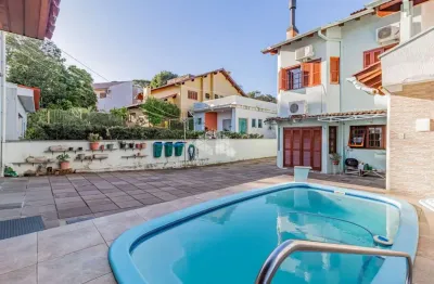 Ampla casa com potencial para asilo ou clínica médica. localização privilegiada n bairro cristo redentor.