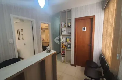 Sala comercial com 27,88m² com vaga no bairro menino deus