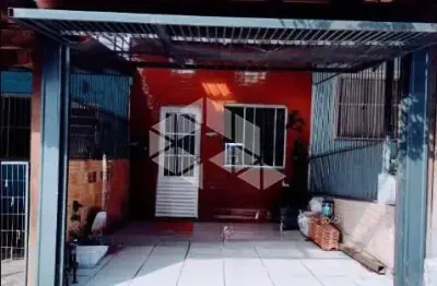 Casa em condomínio, 2 quartos, banheiro, churrasqueira, garagem coberta, pátio