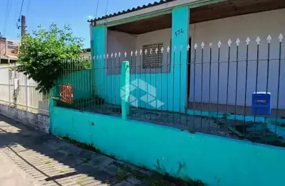 Casa com 03 dormitórios no bairro maria regina em alvorada.