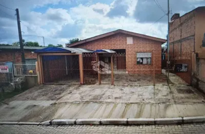 Casa de dois dormitórios no bairro piratini em alvorada.