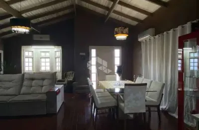 Casa estilo colonial de 03 dormitòrios no parque santa fè.