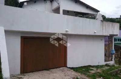 Casa com 03 dormitòrios no bairro agronomia  em porto alegre.