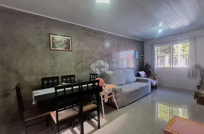 Casa térrra com 2 quartos, sala ampla, espaço gourmet com 2 vagas