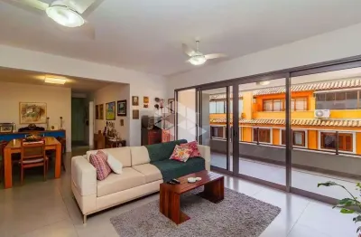 Apartamento de 3 dormitórios, 3 suítes, sacada, churrasqueira, lareira e 3 vagas no bairro tristeza