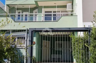 Casa 3 suítes 2 vagas no Bairro Hípica na zona sul de Porto Alegre