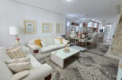 Casa com 3 quartos à venda na Rua Heitor Kramer, 680, Guarujá, Porto Alegre