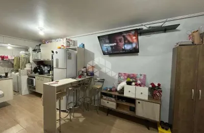 Sobrado 2 dormitórios, 1 banheiro e  garagem e churrasqueira