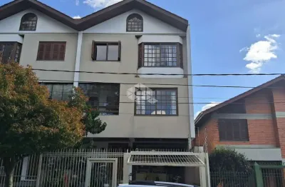 Sobrado triplex com 3 dormitórios e 183m² de área no bairro jardim américa