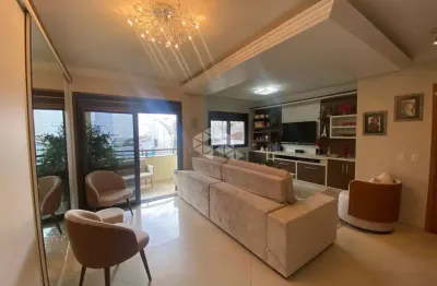 Apartameno com 3 suítes, 254 m² privativos e 3 vagas de garagem.