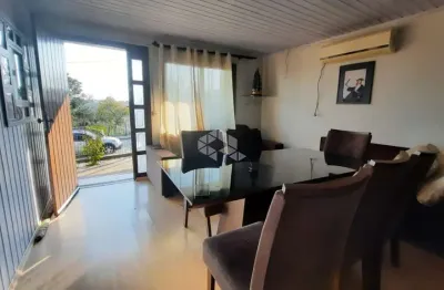 Casa no bairro charqueadas com 2 pavimentos, 145,90m², 3 vagas de garagem e amplo pátio.