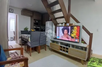 Sobrado com 50m em condomínio fechado com uma vaga de garagem coberta no bairro desvio rizzo.