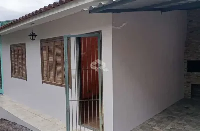 Casa em condomínio com 2 quartos, área de serviço, cozinha e sala conjugada, gargem