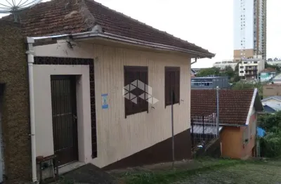 Casa mista com 4 dormitórios 202m² de área, ótima localização próximo antiga maesa.