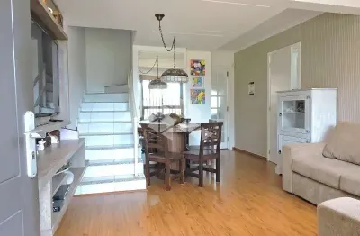 Sobrado com 4 dormitórios, com 122,07m² ,semi mobiliado, garagem para 2 carros no bairro diamantino.