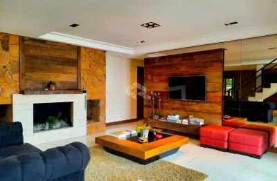 Casa com 5 quartos à venda na Rua Léo Guerra, 43, Nossa Senhora da Saúde, Caxias do Sul