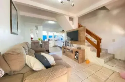 Sobrado com 66m  2 quartos 2 banheiros uma vaga de garagem coberta sem mobília no bairro nossa senhora do rosário.