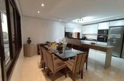 Casa de 4 dormitórios em terreno de 813m² à venda no bairro esplanada