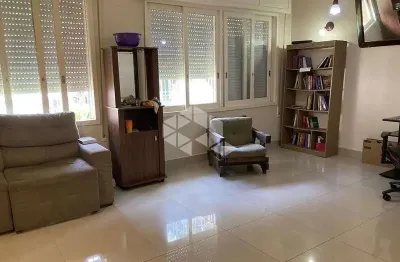 Apartamento com 3 dormitórios, 1 suíte  e 02 vagas com 123m² no menino deus!