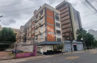 Excelente apartamento de 1 dormitório amplo com banheiro, cozinha e área de serviço separada, elevador no centro histórico.
