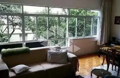 Excelente apartamento clássico de 3 dormitórios com garagem a venda no centro histórico