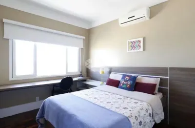 Excelente apartamento de 1 dormitório de frente em andar alto, com linda vista, totalmente reformado