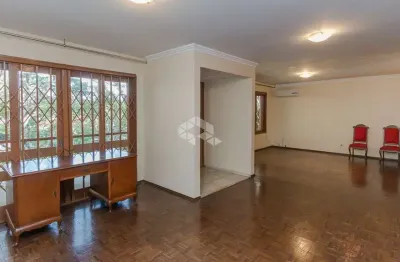 Casa à venda com 5 quartos, 4 vagas/box no bairro boa vista em porto alegre/rs