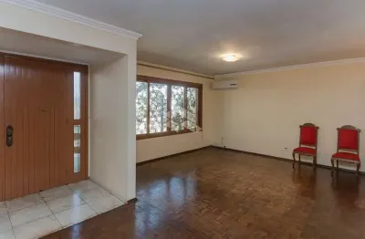 Casa à venda com 5 quartos, 4 vagas/box no bairro boa vista em porto alegre/rs