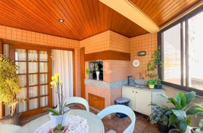 Apartamento 191m² semi mobiliado 3 quartos sendo 2 suítes no Menino Deus