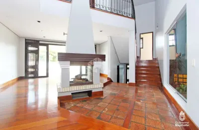 Casa com 4 suítes, piscina, jardim de inverno no bairro chácara das pedras