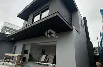 Casa em condomínio planejado  península ponta da figueira
