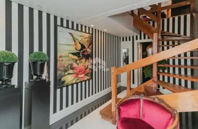 Casa em condomínio á venda, com 4 quartos/dormitórios com 4 suítes em porto alegre