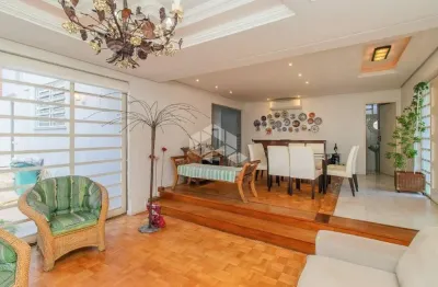 Casa com 3 quartos à venda na Rua Carlos Huber, 91, Três Figueiras, Porto Alegre