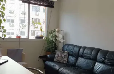 Apartamento 2 quartos semi mobiliado com vaga de garagem