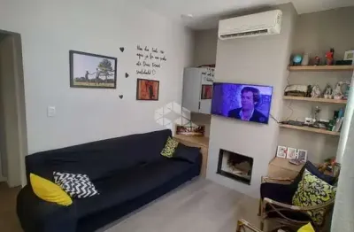 Casa de alvenaria com dois dormitórios no bairro menino deus