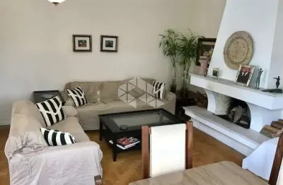 Casa de alto padrão no três figueiras - 5 dormitórios (3 suítes) e 470m² de sofisticação