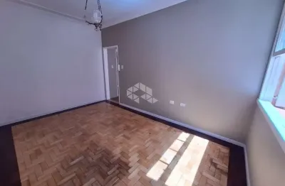 Apartamento no Bairro Santana 2 dormitórios, sacada e vaga escriturada