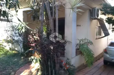 Casa com 3 quartos à venda na Avenida Encantado, 374, Petrópolis, Porto Alegre