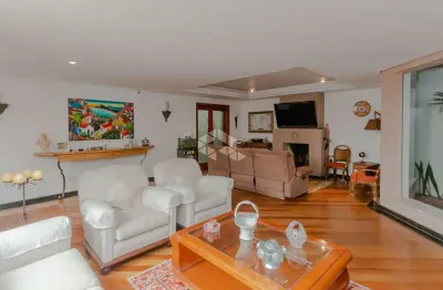 Casa sobrado com 3 quartos, 1 suíte no bairro chácara das pedras