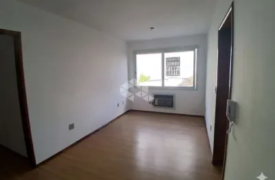 Apartamento com 2 quartos, reformado, com 1 vaga coberta no bairro petrópolis.