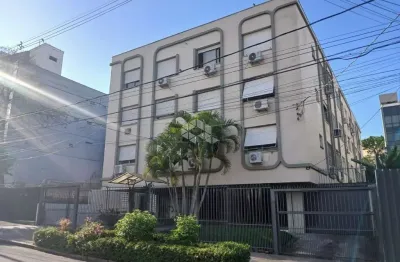 Apartamento com 2 quartos, reformado, com 1 vaga coberta no bairro petrópolis.