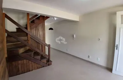 Casa sobrado 2 quartos em condomínio com excelente infraestrutura