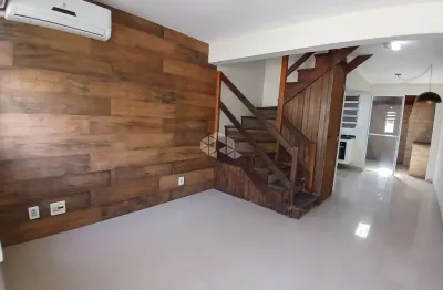 Casa sobrado 2 quartos em condomínio com excelente infraestrutura